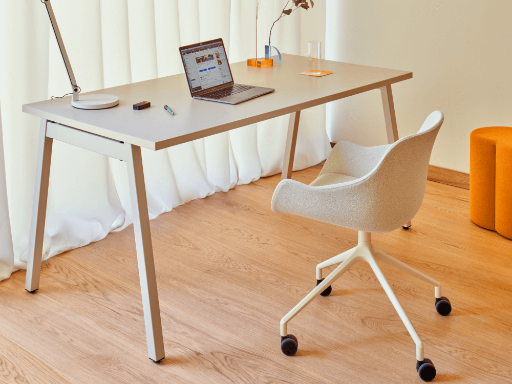 Padak – A Legs Operational Office Desk 03