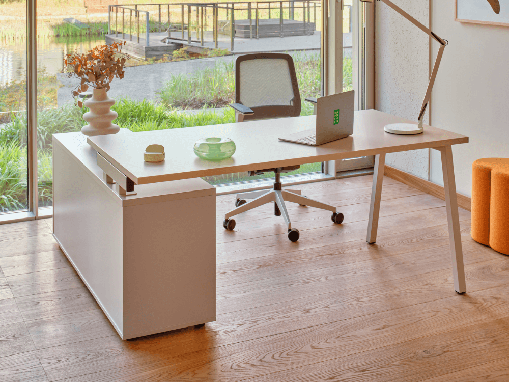 Padak – A Legs Operational Office Desk 07