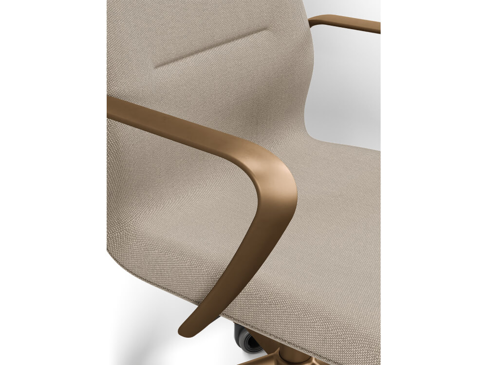 Alvaro Medium And High Back Executive Chair 3