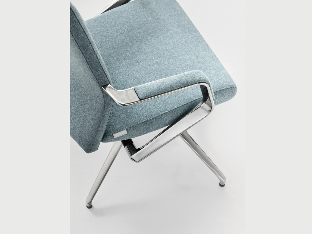 Crypton 1 Visitor Chair With Cantilever Swivel Base 2